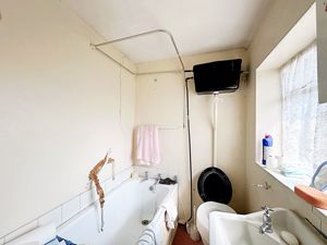 Family Bathroom- click for photo gallery